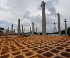 Santa Tereza do Oeste, município com pouco mais de 10 mil habitantes, terá, a seu próprio modo, um pequeno shopping. A solução tem nome mais burocrático, barracão comercial, mas o projeto não é nada simples. A ideia é que ele seja um espaço de convívio das famílias num complexo que contará com um centro cultural e, futuramente, será a “porta de entrada” de um passeio sobre o Parque Nacional do Iguaçu, que margeia a cidade. Foto: Jonathan Campos/ AEN