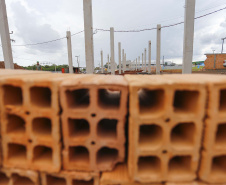 Santa Tereza do Oeste, município com pouco mais de 10 mil habitantes, terá, a seu próprio modo, um pequeno shopping. A solução tem nome mais burocrático, barracão comercial, mas o projeto não é nada simples. A ideia é que ele seja um espaço de convívio das famílias num complexo que contará com um centro cultural e, futuramente, será a “porta de entrada” de um passeio sobre o Parque Nacional do Iguaçu, que margeia a cidade. Foto: Jonathan Campos/ AEN