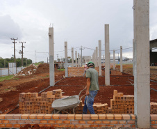 Santa Tereza do Oeste, município com pouco mais de 10 mil habitantes, terá, a seu próprio modo, um pequeno shopping. A solução tem nome mais burocrático, barracão comercial, mas o projeto não é nada simples. A ideia é que ele seja um espaço de convívio das famílias num complexo que contará com um centro cultural e, futuramente, será a “porta de entrada” de um passeio sobre o Parque Nacional do Iguaçu, que margeia a cidade. Foto: Jonathan Campos/ AEN