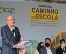 O governador Carlos Massa Ratinho Junior realiza  nesta terca-feira (15), a entrega 45  Ônibus Rural Escolar   acompanhado do ministro da Educação, Milton Ribeiro e do secretario de Educacao Renato Feder. Curitiba, 15/11/2020. Foto: Geraldo Bubniak/AEN