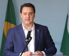 O governador Carlos Massa Ratinho Junior realiza  nesta terca-feira (15), a entrega 45  Ônibus Rural Escolar   acompanhado do ministro da Educação, Milton Ribeiro e do secretario de Educacao Renato Feder. Curitiba, 15/11/2020. Foto: Geraldo Bubniak/AEN