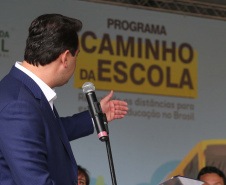 O governador Carlos Massa Ratinho Junior realiza  nesta terca-feira (15), a entrega 45  Ônibus Rural Escolar   acompanhado do ministro da Educação, Milton Ribeiro e do secretario de Educacao Renato Feder. Curitiba, 15/11/2020. Foto: Geraldo Bubniak/AEN