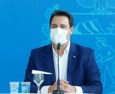 O ano letivo de 2021 na Rede Estadual de Ensino do Paraná vai começar em 18 de fevereiro em formato híbrido. 
A confirmação do calendário escolar foi feita pelo governador Carlos Massa Ratinho Junior durante entrevista coletiva, nesta terça-feira (15), no Palácio Iguaçu.