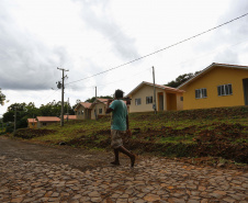 As 20 casas populares do conjunto habitacional erguido no bairro Jardim Planalto em Guaraniaçu, na região Oeste do Estado, serão entregues no começo de 2021. O empreendimento é uma parceria do Governo do Paraná, da Itaipu Binacional e da prefeitura do município e recebeu investimento de R$ 1.035.744,30. Ele se soma a projetos similares que estão em andamento em outros 15 municípios. - 02-12-2020 -  Foto: Jonathan Campos/ AEN