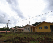 As 20 casas populares do conjunto habitacional erguido no bairro Jardim Planalto em Guaraniaçu, na região Oeste do Estado, serão entregues no começo de 2021. O empreendimento é uma parceria do Governo do Paraná, da Itaipu Binacional e da prefeitura do município e recebeu investimento de R$ 1.035.744,30. Ele se soma a projetos similares que estão em andamento em outros 15 municípios. - 02-12-2020 -  Foto: Jonathan Campos/ AEN