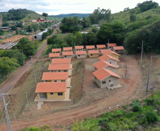 As 20 casas populares do conjunto habitacional erguido no bairro Jardim Planalto em Guaraniaçu, na região Oeste do Estado, serão entregues no começo de 2021. O empreendimento é uma parceria do Governo do Paraná, da Itaipu Binacional e da prefeitura do município e recebeu investimento de R$ 1.035.744,30. Ele se soma a projetos similares que estão em andamento em outros 15 municípios. - 02-12-2020 -  Foto: Alessandro Vieira/ AEN