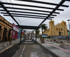 PALMEIRA - 02-12-2020 - OBRAS NA PRAÇA CENTRAL DE PALMEIRA - Foto: Jonathan Campos/ AEN