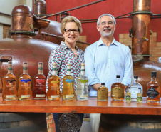 Balas, pescados e cachaça: a riqueza dos produtos do Litoral.Fulgencio Torres e Gisele Busnardo/. Foto Jose Fernando Ogurau/AEN