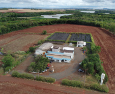  Está instalada em Pato Bragado, no Oeste do Paraná, a Unidade de Produção de Extratos da Sustentec Agricultores Associados. Trata-se de uma instituição que agrupa produtores e técnicos que tem por objetivo criar soluções para a promoção do desenvolvimento sustentável na cadeia produtiva de plantas medicinais.