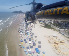 Nos primeiros 15 dias do Verão Consciente 2020/2021, o Batalhão de Polícia Militar de Operações Aéreas (BPMOA) atuou em resgates e remoções aeromédicas e prestou apoio com patrulhamento aéreo e atendimento de vítimas de afogamentos e acidentes de trânsito no Litoral.  - Curitiba, 05/01/2021 - Foto: Divulgação BPMOA/PMPR/SESP