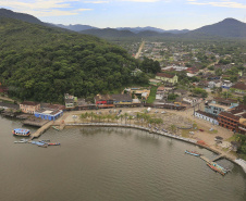 Vista aérea de Guaraqueçaba - PR.Guaraqueçaba, .Foto: Arnaldo Alves / Arquivo yen
