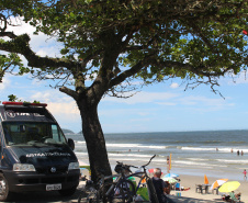 Para facilitar o contato com os moradores e veranistas que estiverem nas praias do Paraná durante a temporada de verão, o Tribunal de Justiça do Paraná (TJPR), por meio da 2ª Vice-Presidência, trouxe ao litoral o projeto “Justiça Itinerante”, que faz parte das atividades do Verão Consciente 2020/2021 do Governo do Estado. A unidade móvel percorre os balneários das praias do Paraná até a próxima segunda-feira (11/01). -  Curitiba, 08/01/2021  -  Foto: Divulgação TJPR