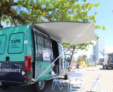 Para facilitar o contato com os moradores e veranistas que estiverem nas praias do Paraná durante a temporada de verão, o Tribunal de Justiça do Paraná (TJPR), por meio da 2ª Vice-Presidência, trouxe ao litoral o projeto “Justiça Itinerante”, que faz parte das atividades do Verão Consciente 2020/2021 do Governo do Estado. A unidade móvel percorre os balneários das praias do Paraná até a próxima segunda-feira (11/01). -  Curitiba, 08/01/2021  -  Foto: Divulgação TJPR