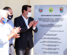 Um investimento do Governo do Estado vai reforçar a segurança do distrito de Entre Rios, área rural de Guarapuava, na região Central do Paraná. Nesta segunda-feira (11), o governador Carlos Massa Ratinho Junior esteve na localidade para a inauguração da nova sede Destacamento da Polícia Militar instalada no distrito.  Entre Rios, Guarapuava, 11/01/2021  -  Foto: Rodrigo Félix Leal