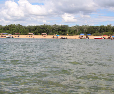 A Costa Extremo Noroeste, conhecida como corredor das águas por suas belas praias às margens do Rio Paraná, atrai inúmeros visitantes em busca do turismo sustentável da região