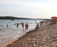 A Costa Extremo Noroeste, conhecida como corredor das águas por suas belas praias às margens do Rio Paraná, atrai inúmeros visitantes em busca do turismo sustentável da região