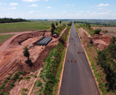 Um convênio entre Itaipu Binacional, Departamento Nacional de Infraestrutura de Transportes (DNIT) e Governo do Paraná vai garantir a execução das obras no trecho paranaense da BR-487, mais conhecida como Estrada Boiadeira. O trecho de 47 km liga os municípios Icaraíma (Porto Camargo) e Umuarama (Serra dos Dourados), no Noroeste do Paraná.-  19/11/2020 - Foto: Geraldo Bubniak/AEN