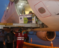 Chegada das vacinas contra a Covid-19 no Aeroporto Afonso Pena em Curitiba-  18/01/2021 - Foto: Geraldo Bubniak/AEN