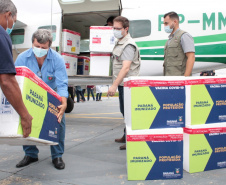 LONDRINA - Dsitribuiçãoo das vacinas contra a Covid-19 . Foto:Gustavo Tacaki