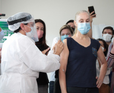 LONDRINA - Dsitribuiçãoo das vacinas contra a Covid-19 . Foto:Gustavo Tacaki