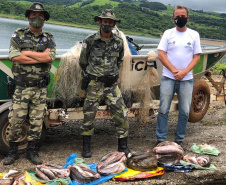 O Instituto Água e Terra (IAT) de Ponta Grossa, junto com o 3° pelotão da Polícia Ambiental de Telêmaco Borba, realizaram nessa terça-feira (19) operação contra pesca ilegal em uma pousada no município de Ortigueira.  -  Foto: Divulgação SEDEST