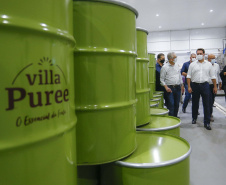 O governador Carlos Massa Ratinho Junior comemorou nesta quarta-feira (20) novos investimentos privados na indústria de bebidas no Paraná. Eles englobam cervejas, refrigerantes e sucos. A Ambev alocará R$ 385 milhões em fábricas em Ponta Grossa (Campos Gerais) e Almirante Tamandaré (Região Metropolitana de Curitiba) e a Villa Puree outros R$ 5 milhões em Santo Antônio do Paraíso (Norte).