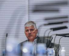 O secretário nacional de Habitação, Alfredo Santos, e o governador Carlos Massa Ratinho Junior conversaram em Curitiba nesta segunda-feira (25) sobre as perspectivas de novos investimentos para o Paraná. Eles fizeram apresentações sobre as políticas públicas dos executivos federal e estadual para o setor a um público virtual formado por dezenas de prefeitos e gestores públicos do Estado, via videoconferência.