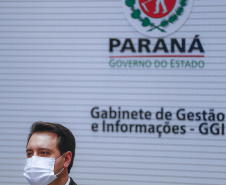 O secretário nacional de Habitação, Alfredo Santos, e o governador Carlos Massa Ratinho Junior conversaram em Curitiba nesta segunda-feira (25) sobre as perspectivas de novos investimentos para o Paraná. Eles fizeram apresentações sobre as políticas públicas dos executivos federal e estadual para o setor a um público virtual formado por dezenas de prefeitos e gestores públicos do Estado, via videoconferência.