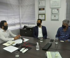 Ecossistemas terrestres dependem de conscientização e de políticas públicas  -  Na foto, reunião com prefeito de Alto Paraná, Claudemir Pereira (Palito)  -  Foto: Divulgação Fomento Paraná