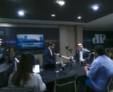 CURITIBA - 27-01-2021 -Governador Carlos Massa Ratinho Junior durante entrevista para a rádio Jovem Pan e a RIC TV.Foto: Jonathan Campos/AEN
