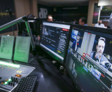 CURITIBA - 27-01-2021 -Governador Carlos Massa Ratinho Junior durante entrevista para a rádio Jovem Pan e a RIC TV.Foto: Jonathan Campos/AEN