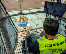 Dia do Portuário marca a essencialidade desses trabalhadores - Comemorada no dia 28 de janeiro, a data ressalta o trabalho de mais de 50 mil homens e mulheres, no Brasil, 3,1 mil no Paraná, que atuam no transporte internacional de cargas e são essenciais para economia mundial -  Foto: Claudio Neves/Portos do Paraná