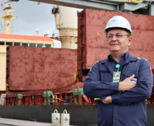 Dia do Portuário marca a essencialidade desses trabalhadores - Comemorada no dia 28 de janeiro, a data ressalta o trabalho de mais de 50 mil homens e mulheres, no Brasil, 3,1 mil no Paraná, que atuam no transporte internacional de cargas e são essenciais para economia mundial -  Foto: Claudio Neves/Portos do Paraná