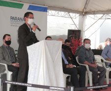 O Governo do Estado entregou nesta quinta-feira (28) ao município de Cambé, no Norte do Estado, a nova delegacia de Polícia Civil. Esta obra significa a reestruturação das atividades do órgão. Os novos espaços e a ausência de custódia de presos significam ampliação das diligências policiais e investigações para solucionar crimes, atividade fim da instituição. Junto à Delegacia, também foi inaugurado o prédio do 1º Distrito. Foto: Toni Silva