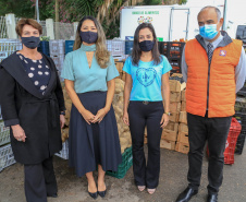 Permissionários atacadistas da Ceasa Curitiba fazem doação 25 toneladas de alimentos para entidades beneficentes de Curitiba e Região Metropolitana, além de famílias atingidas pelas chuvas em Irati, na região Centro-Sul do Estado. - Curitiba, 29/01/2021  -  Foto: Veldelino Pontes