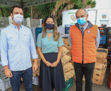 Permissionários atacadistas da Ceasa Curitiba fazem doação 25 toneladas de alimentos para entidades beneficentes de Curitiba e Região Metropolitana, além de famílias atingidas pelas chuvas em Irati, na região Centro-Sul do Estado. - Curitiba, 29/01/2021  -  Foto: Veldelino Pontes