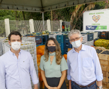 Permissionários atacadistas da Ceasa Curitiba fazem doação 25 toneladas de alimentos para entidades beneficentes de Curitiba e Região Metropolitana, além de famílias atingidas pelas chuvas em Irati, na região Centro-Sul do Estado. - Curitiba, 29/01/2021  - Foto: Gilson Abreu/AEN