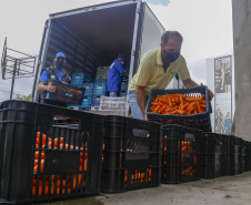 Vítimas da chuva recebem 25 toneladas de alimentos do Ceasa Paraná . IRATI.

Foto: Gilson Abreu/AEN
