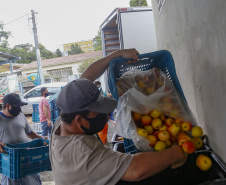 Vítimas da chuva recebem 25 toneladas de alimentos do Ceasa Paraná . IRATI.

Foto: Gilson Abreu/AEN