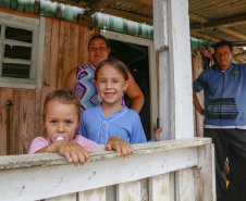 Vítimas da chuva recebem 25 toneladas de alimentos do Ceasa Paraná . IRATI.

Foto: Gilson Abreu/AEN