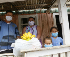 Vítimas da chuva recebem 25 toneladas de alimentos do Ceasa Paraná . IRATI.

Foto: Gilson Abreu/AEN