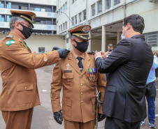 O governador Carlos Massa Ratinho Junior participou nesta sexta-feira (29) da troca do comando-geral do Corpo de Bombeiros do Paraná. Depois de dois anos como comandante, o coronel Samuel Prestes dá lugar ao coronel Gerson Gross, que até então respondia pelo comando da Academia Policial Militar do Guatupê.  -  Curitiba, 29/01/2021  -  Foto: Valdelino Alves Pontes