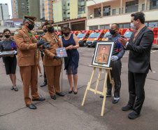 O governador Carlos Massa Ratinho Junior participou nesta sexta-feira (29) da troca do comando-geral do Corpo de Bombeiros do Paraná. Depois de dois anos como comandante, o coronel Samuel Prestes dá lugar ao coronel Gerson Gross, que até então respondia pelo comando da Academia Policial Militar do Guatupê.  -  Curitiba, 29/01/2021  -  Foto: Valdelino Alves Pontes