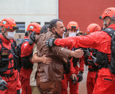 O governador Carlos Massa Ratinho Junior participou nesta sexta-feira (29) da troca do comando-geral do Corpo de Bombeiros do Paraná. Depois de dois anos como comandante, o coronel Samuel Prestes dá lugar ao coronel Gerson Gross, que até então respondia pelo comando da Academia Policial Militar do Guatupê.  -  Curitiba, 29/01/2021  -  Foto: Valdelino Alves Pontes