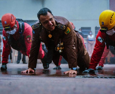 O governador Carlos Massa Ratinho Junior participou nesta sexta-feira (29) da troca do comando-geral do Corpo de Bombeiros do Paraná. Depois de dois anos como comandante, o coronel Samuel Prestes dá lugar ao coronel Gerson Gross, que até então respondia pelo comando da Academia Policial Militar do Guatupê.  -  Curitiba, 29/01/2021  -  Foto: Jonathan Campos/AEN