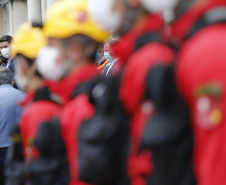 O governador Carlos Massa Ratinho Junior participou nesta sexta-feira (29) da troca do comando-geral do Corpo de Bombeiros do Paraná. Depois de dois anos como comandante, o coronel Samuel Prestes dá lugar ao coronel Gerson Gross, que até então respondia pelo comando da Academia Policial Militar do Guatupê.  -  Curitiba, 29/01/2021  -  Foto: Jonathan Campos/AEN