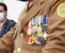O governador Carlos Massa Ratinho Junior participou nesta sexta-feira (29) da troca do comando-geral do Corpo de Bombeiros do Paraná. Depois de dois anos como comandante, o coronel Samuel Prestes dá lugar ao coronel Gerson Gross, que até então respondia pelo comando da Academia Policial Militar do Guatupê.  -  Curitiba, 29/01/2021  -  Foto: Jonathan Campos/AEN