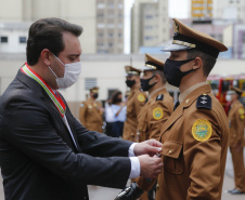 O governador Carlos Massa Ratinho Junior participou nesta sexta-feira (29) da troca do comando-geral do Corpo de Bombeiros do Paraná. Depois de dois anos como comandante, o coronel Samuel Prestes dá lugar ao coronel Gerson Gross, que até então respondia pelo comando da Academia Policial Militar do Guatupê.  -  Curitiba, 29/01/2021  -  Foto: Jonathan Campos/AEN