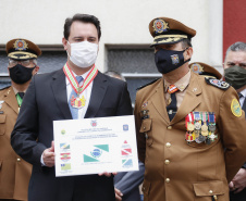 O governador Carlos Massa Ratinho Junior participou nesta sexta-feira (29) da troca do comando-geral do Corpo de Bombeiros do Paraná. Depois de dois anos como comandante, o coronel Samuel Prestes dá lugar ao coronel Gerson Gross, que até então respondia pelo comando da Academia Policial Militar do Guatupê.  -  Curitiba, 29/01/2021  -  Foto: Jonathan Campos/AEN