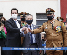 O governador Carlos Massa Ratinho Junior participou nesta sexta-feira (29) da troca do comando-geral do Corpo de Bombeiros do Paraná. Depois de dois anos como comandante, o coronel Samuel Prestes dá lugar ao coronel Gerson Gross, que até então respondia pelo comando da Academia Policial Militar do Guatupê.  -  Curitiba, 29/01/2021  -  Foto: Jonathan Campos/AEN